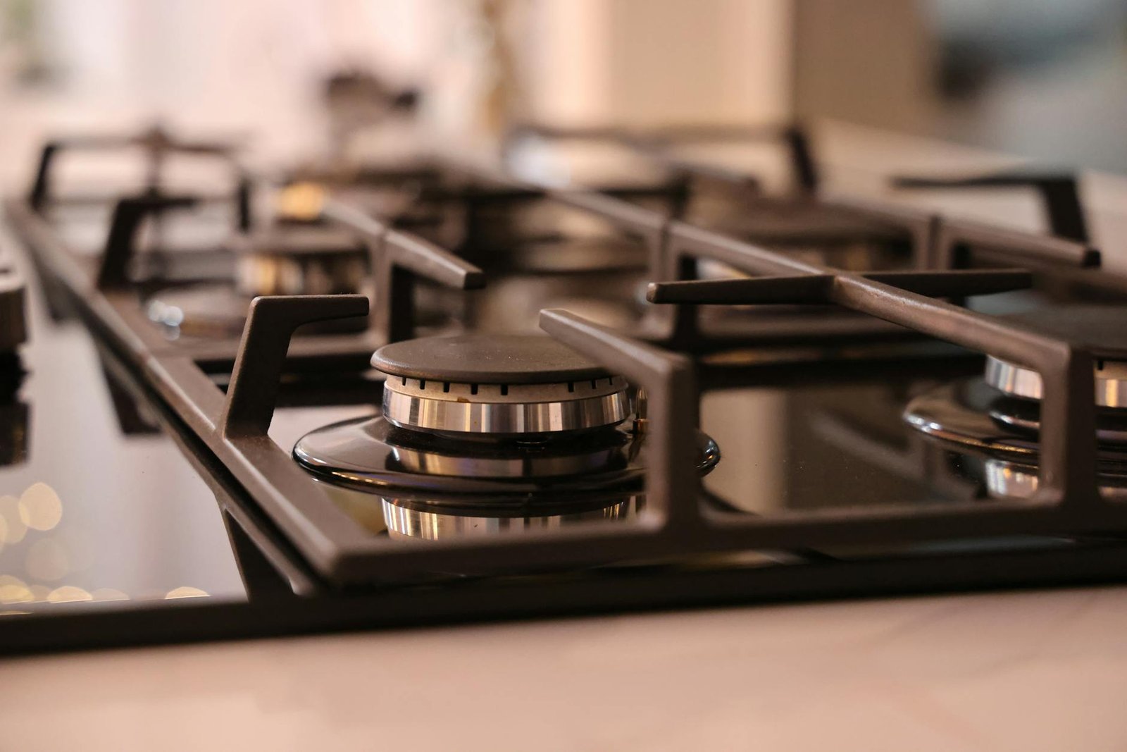 Best Stoves Under $500 in 2026: Top Gas, Electric & Smooth-Top Picks