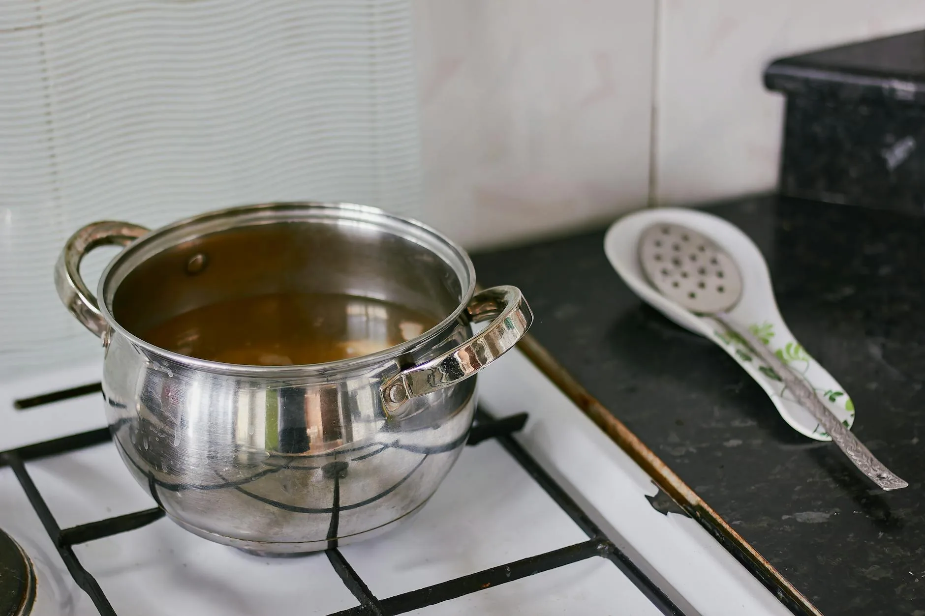 What Temperature Is Simmer on an Electric Stove? (2026 Guide)